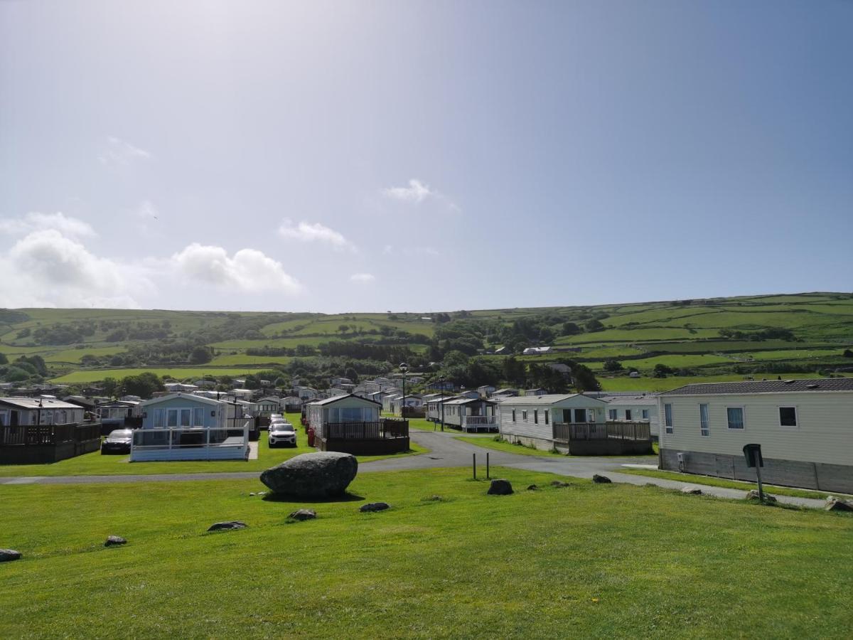 Snowdonia Sunbeach Sea And Mountain View *